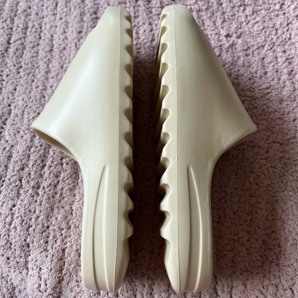 RUBBER SLIDES NWOT SIZE 8 WOMENS SIZE 40 BEIGE - Picture 3 of 6